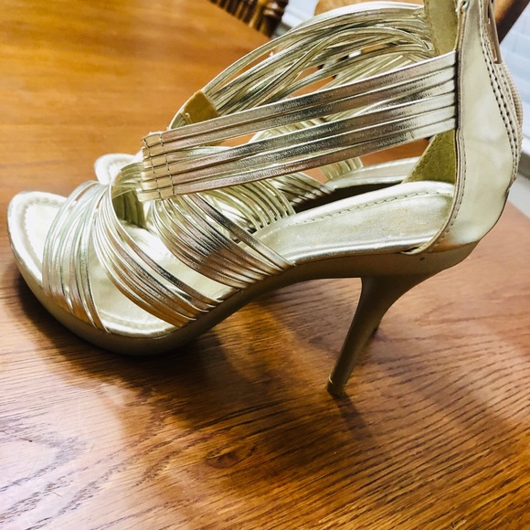 Beyond high heels - Picture 3 of 5